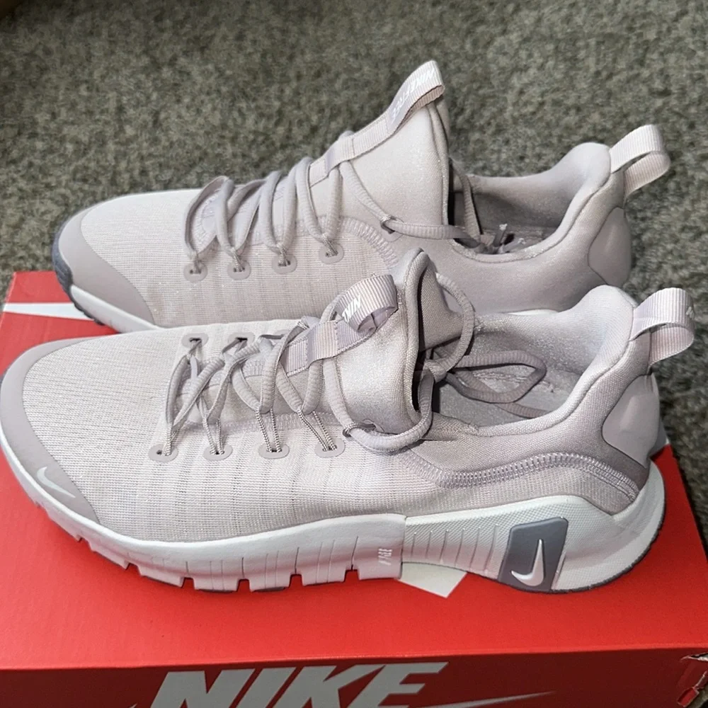 Nike step out